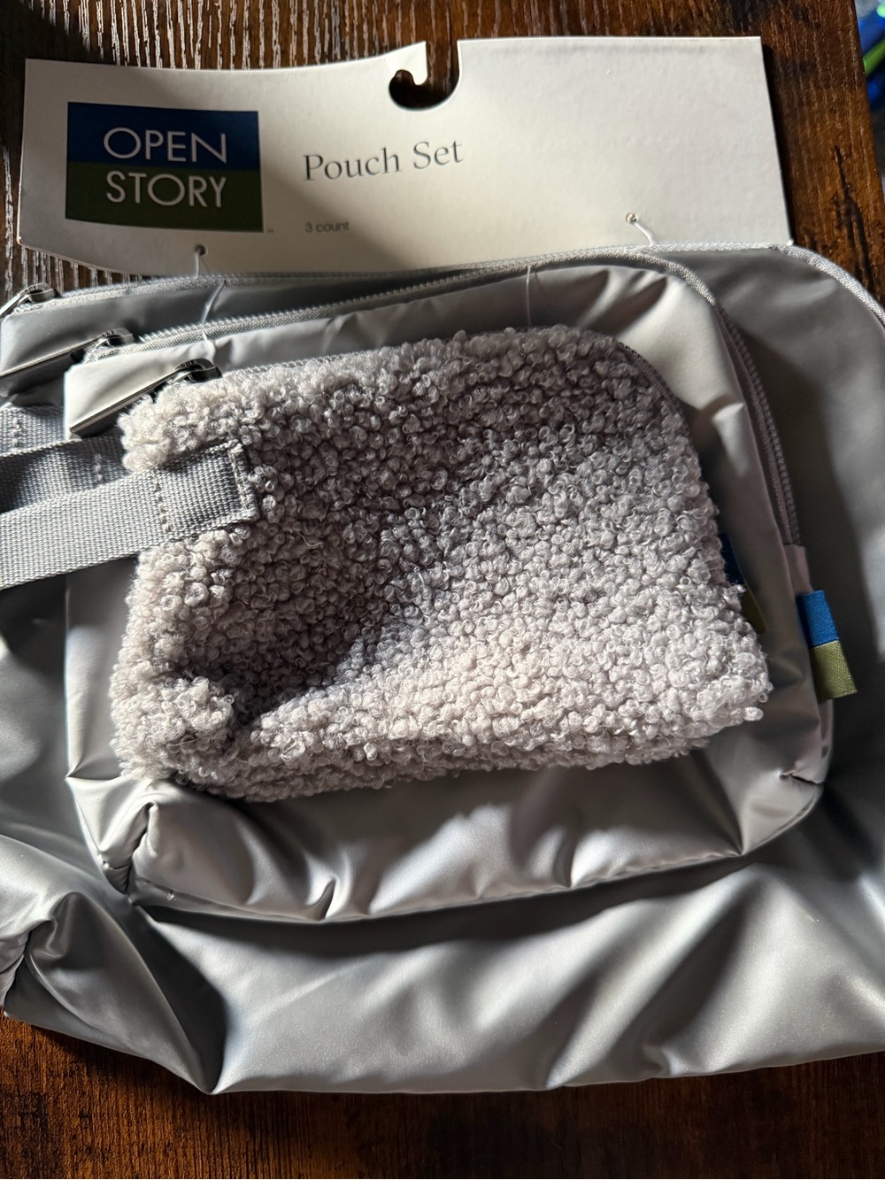 Open Story Gray Pouch Set with Sherpa Accent